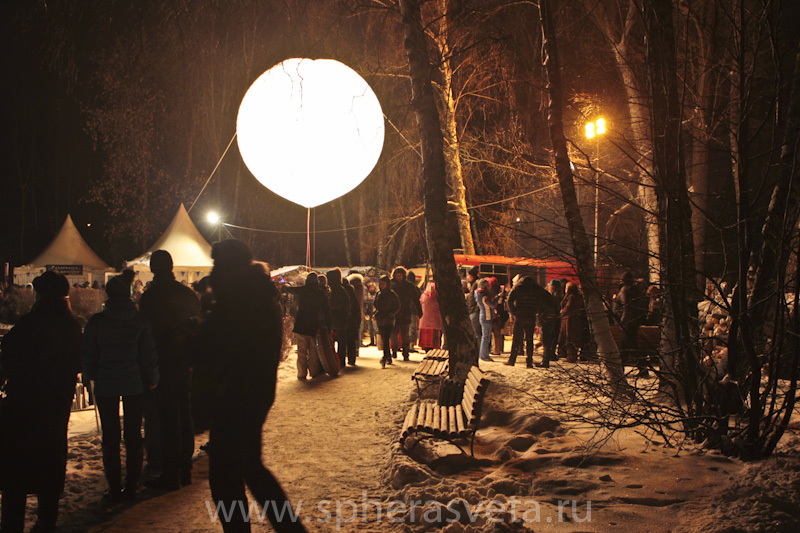 Светящийся шар на крещении в Сокольниках