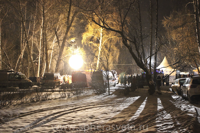 Светящийся шар на крещении в Сокольниках